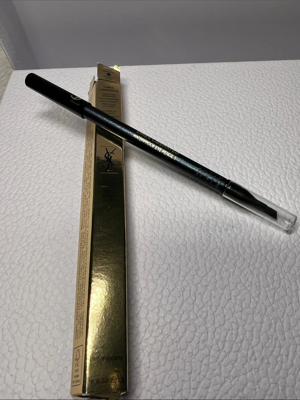 Yves Saint Laurent - Lines Liberated eyeliner in Prismatic Black